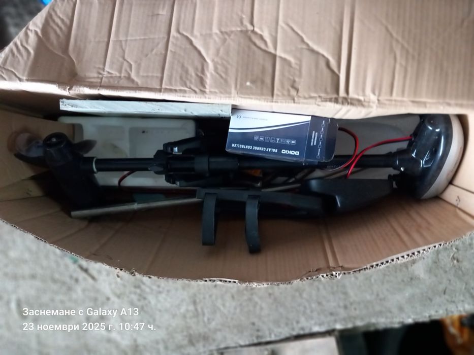 Лодка, ел. Двигател и др. За риболов