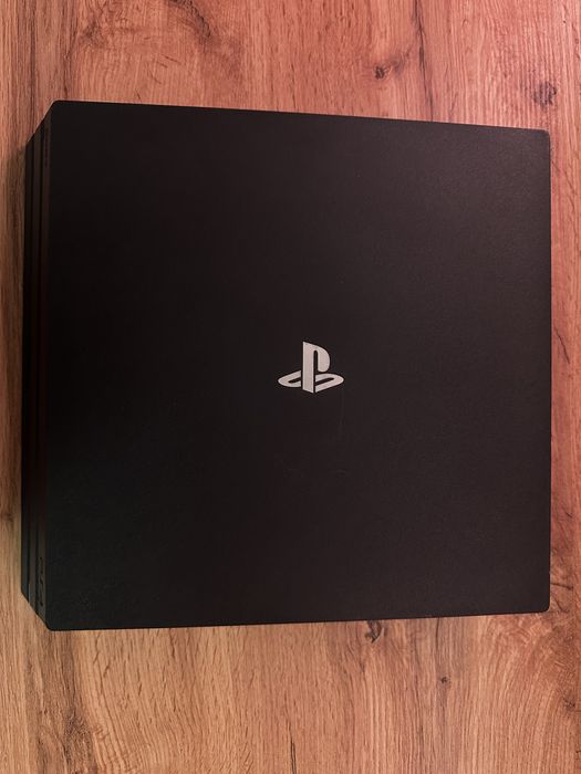 ps 4 pro 1TB , 1 controller plus 2 jocuri (tc2+rr)