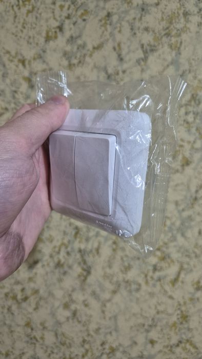 Выключатель двухкоавишный новый