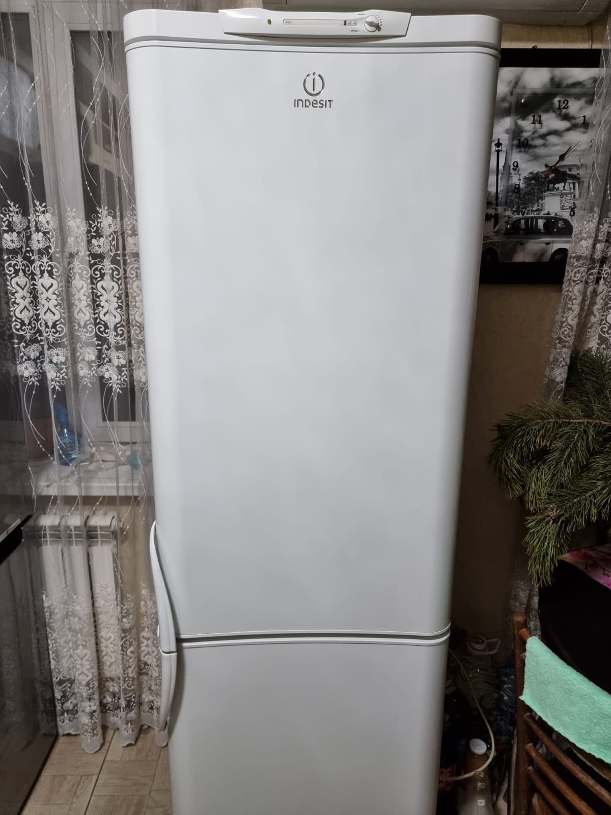 Продаю холодильник INDESIT