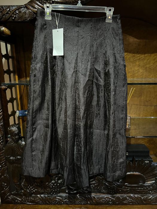 ZARA
Пола-панталон
Чисто нова с етикет