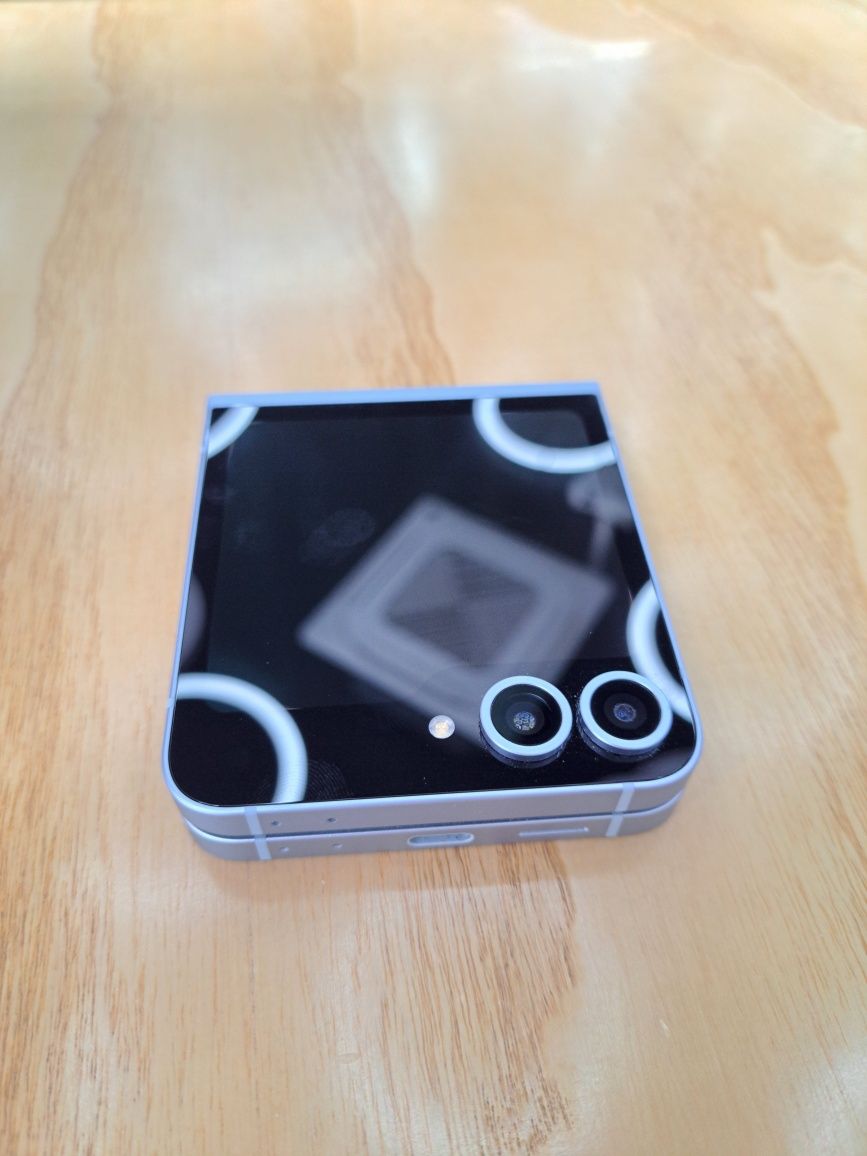 Samsung Galaxy Z Flip 6
