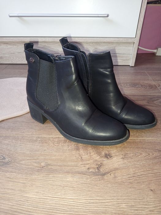 Черни кожени боти