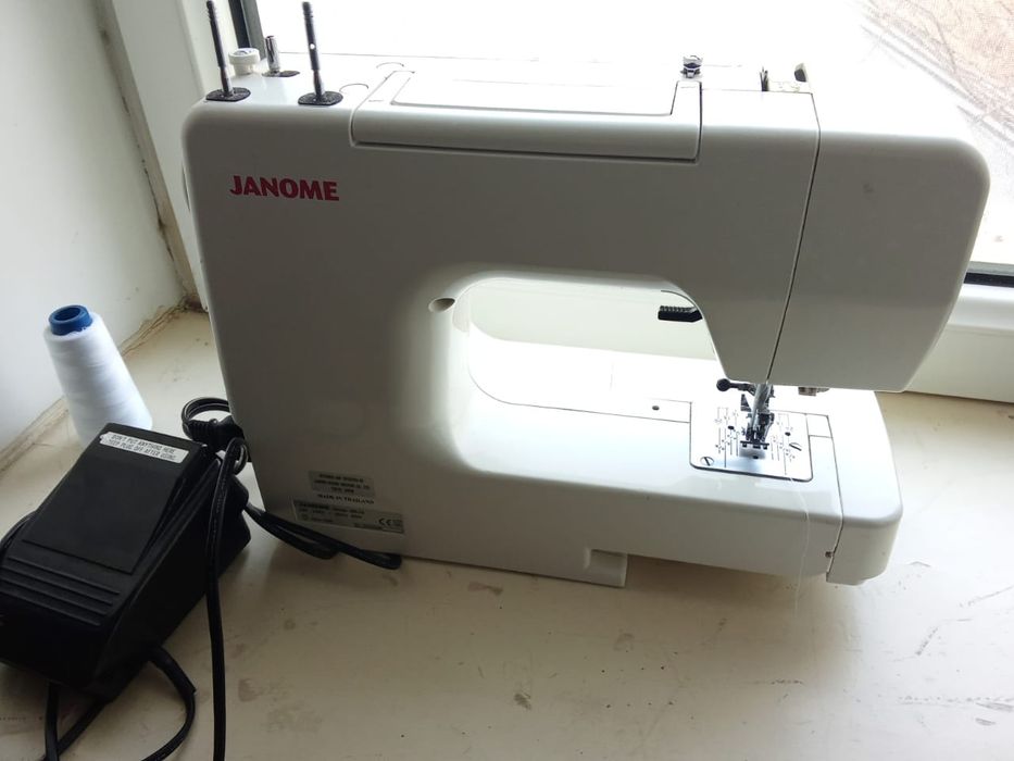 Швейная машина Janome