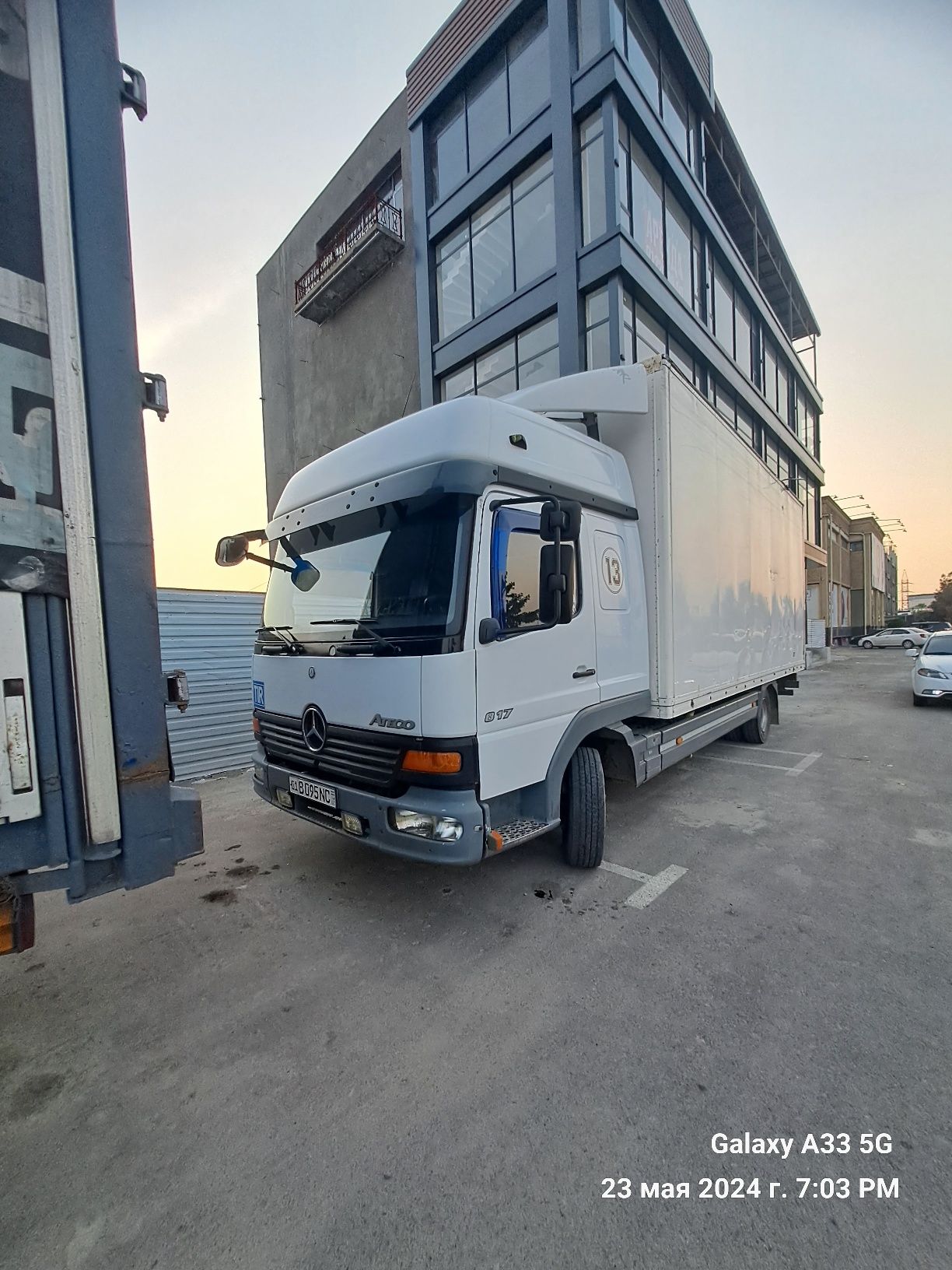 Sotiladi mers atego 17000$ azgina otib beriladi