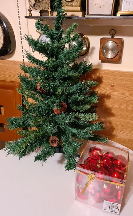 Brăduț artificial 65cm+30globuri diverse