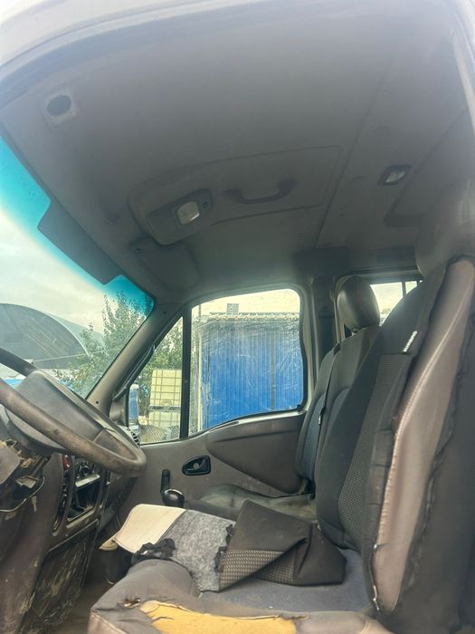 Dezmembrez Renault mascott 2002 cabina dubla punte ușa interior