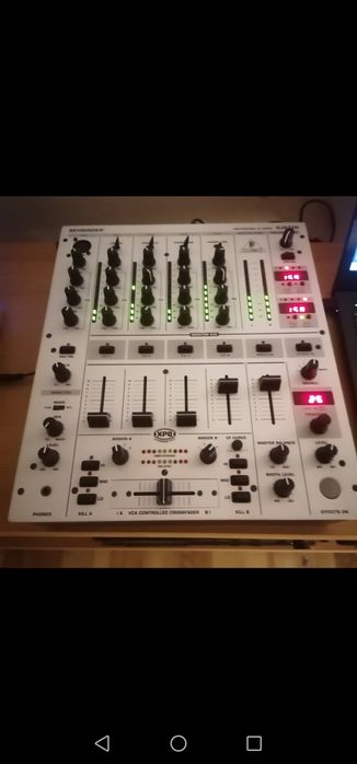 Behringer mixer djm 700