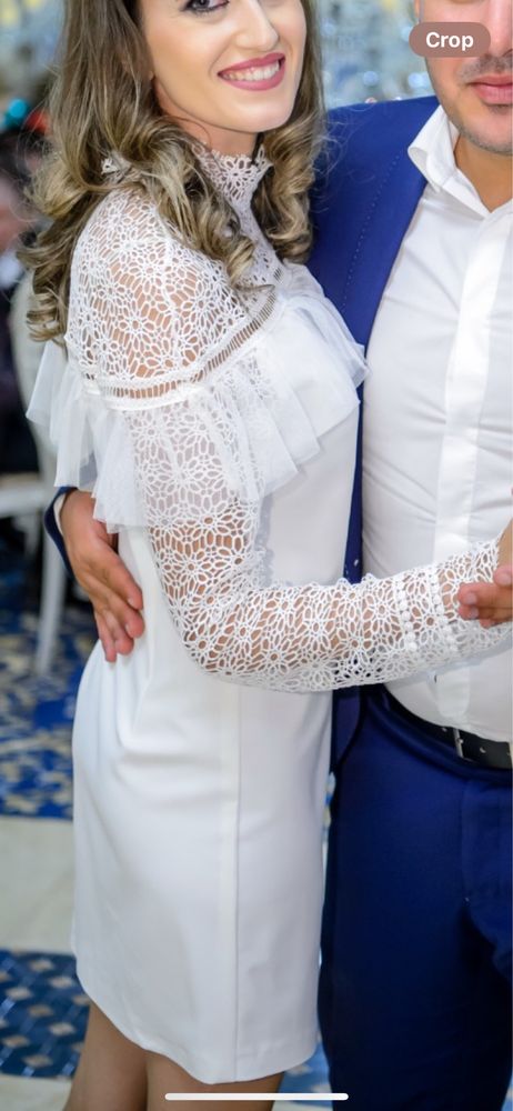 Rochie alba scurta cu dantela si maneci