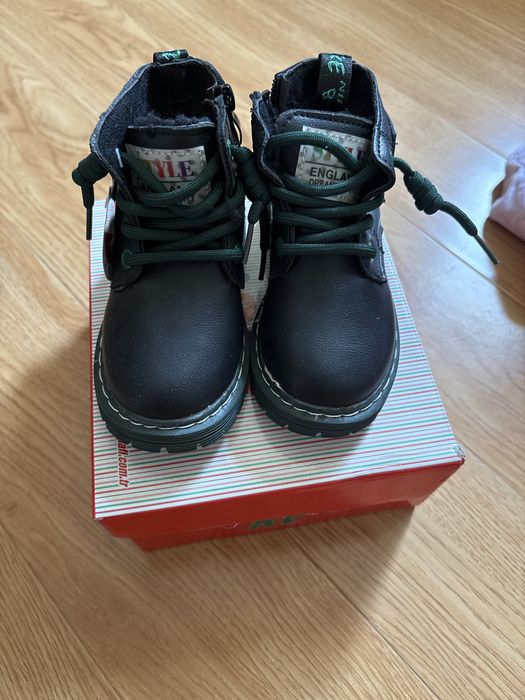 Продам детскую обувь