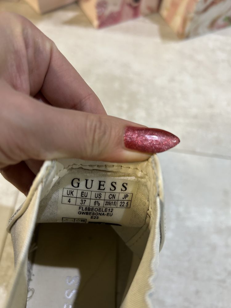 Guess 37 боти