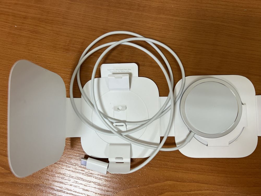 Магнитно зарядно Apple MagSafe