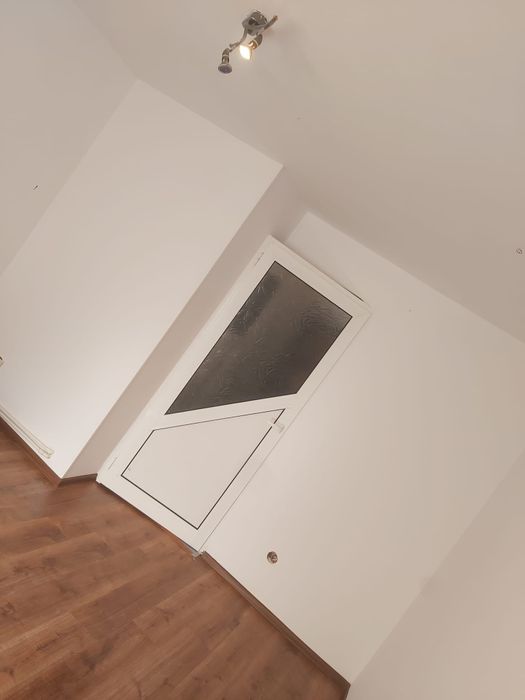 Vând garsoniera nemobilata