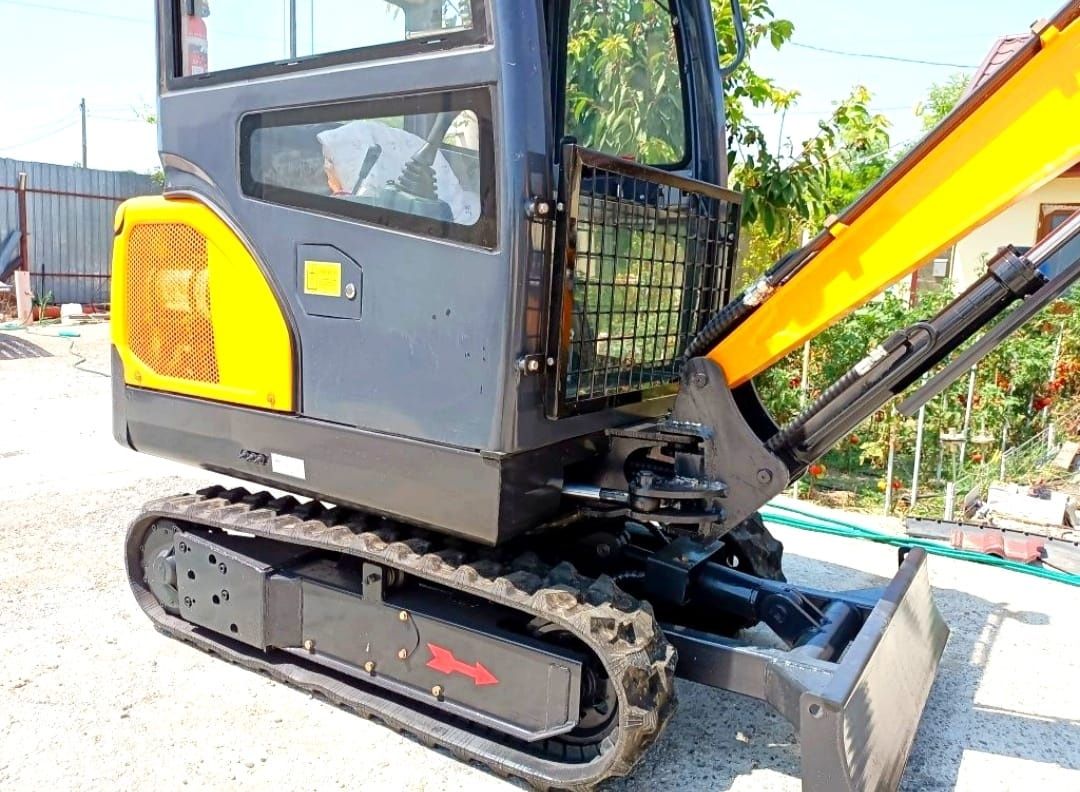 Săpat fundați casă , garduri. Gaze. Cabluri electrice . Canalizare.etc