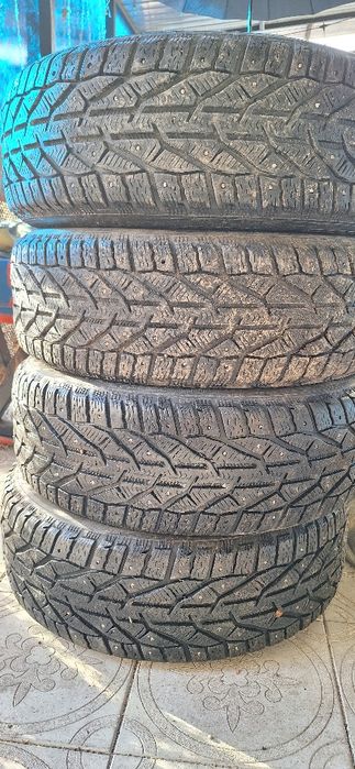 Шины 215х65R16 продам