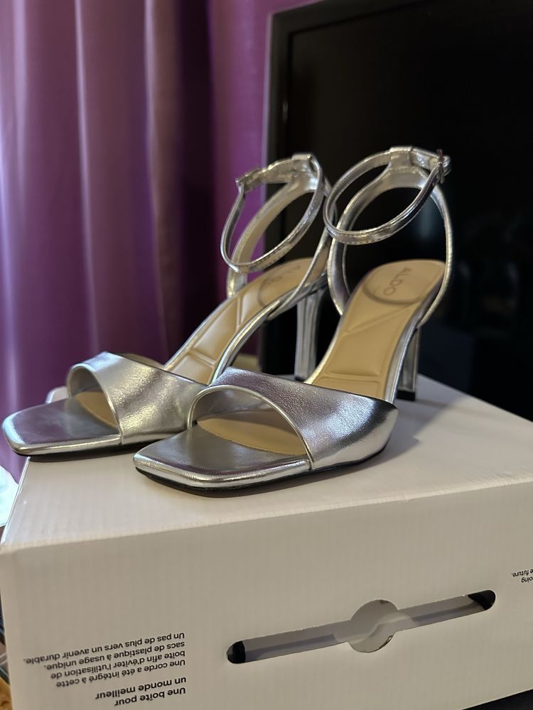 Сандали на ток Aldo