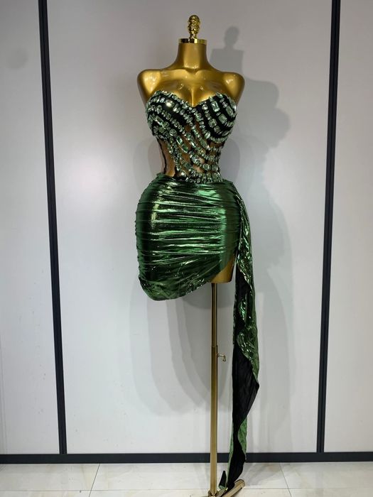 Vând rochie de seara eleganta cu pietre,purtată o singură dată