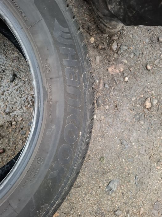 Vand 1 sau 2 anvelope 215 60 16 hankook bune de iarna am 3 buc