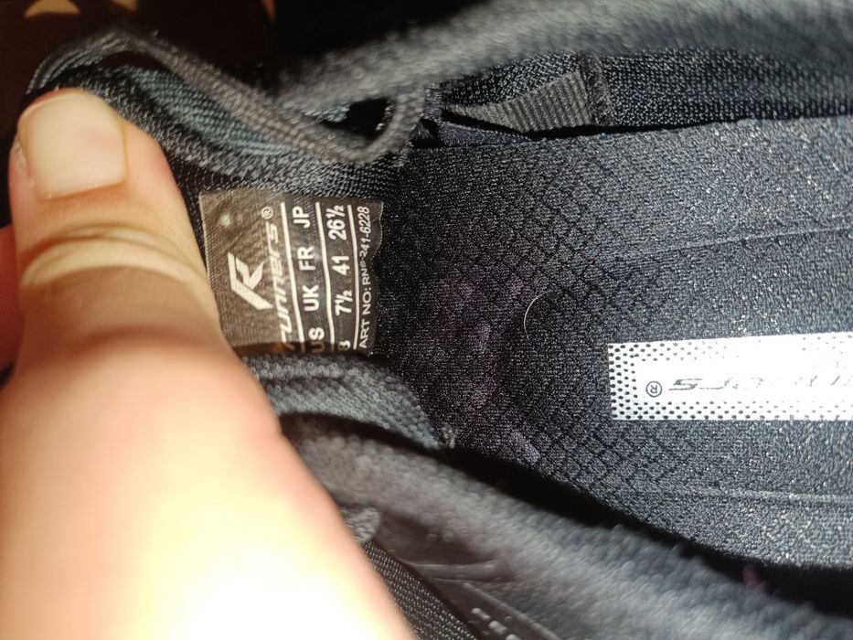 .Обувки Runners.