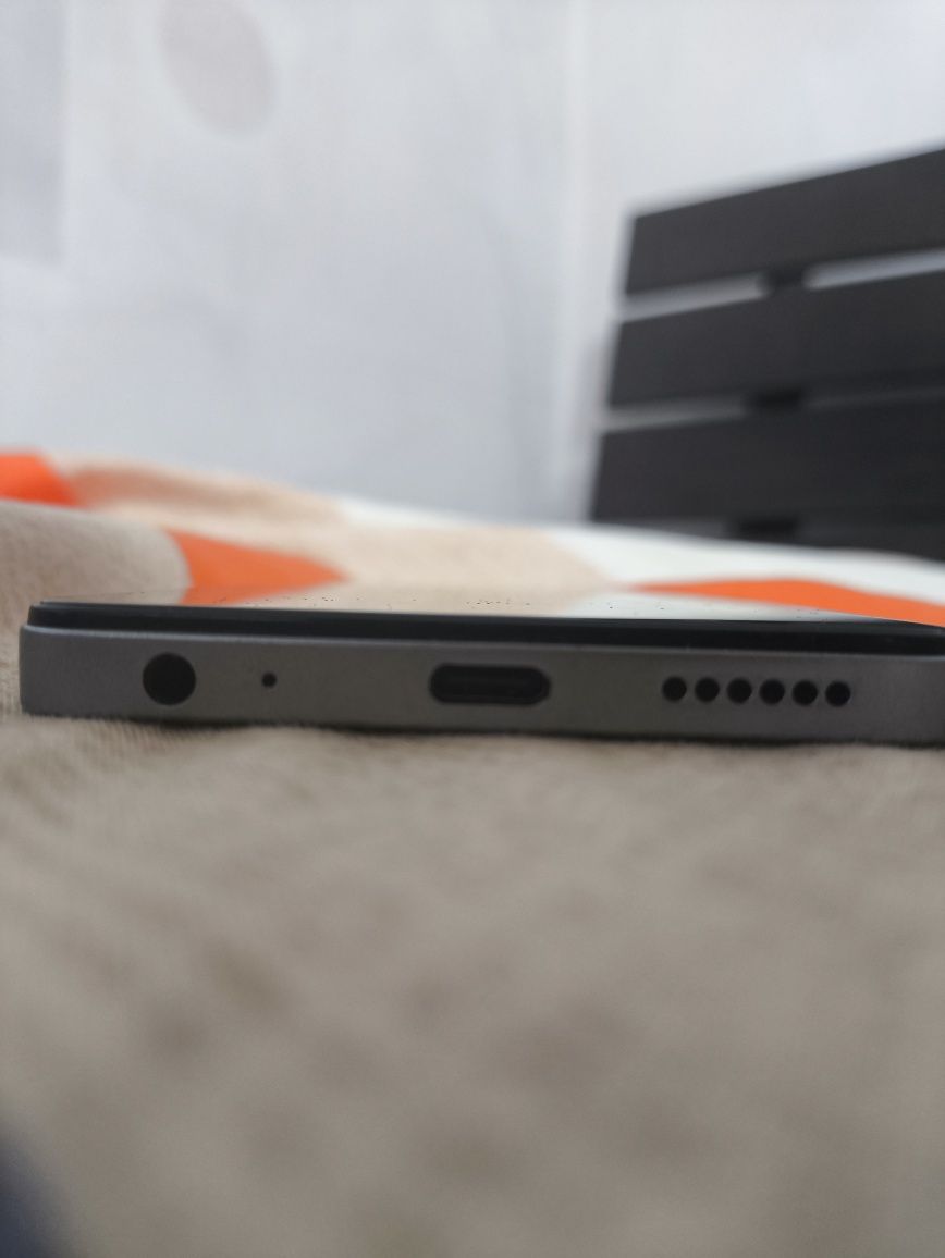 Tecno Spark 20 в отличном состояний