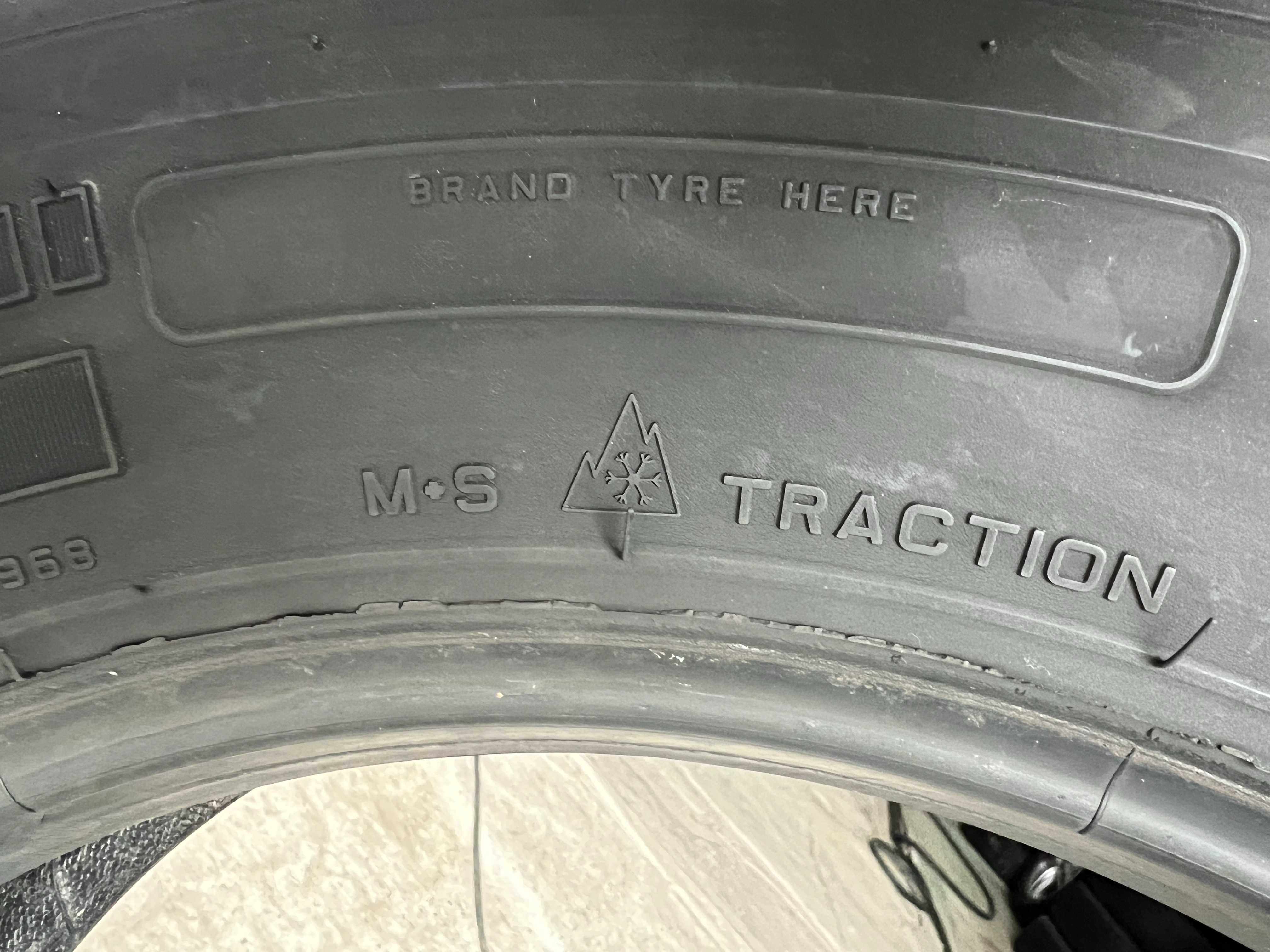 1 тежкотоварна гума 215/75R17.5 Pirelli TR:01 Triathlon 126/124M M+S