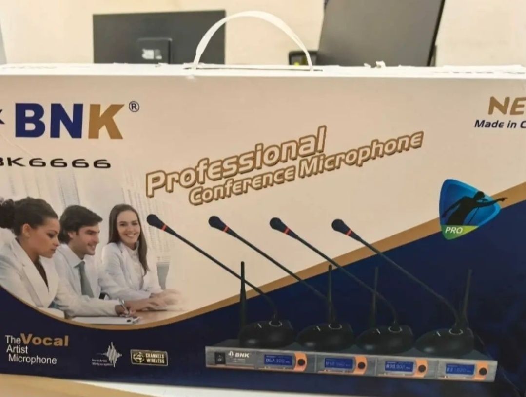 Конф.микрофон,есть доступ к ноутбук 2 комплекта.за 120.000