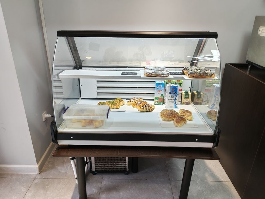 Витринный холодильник