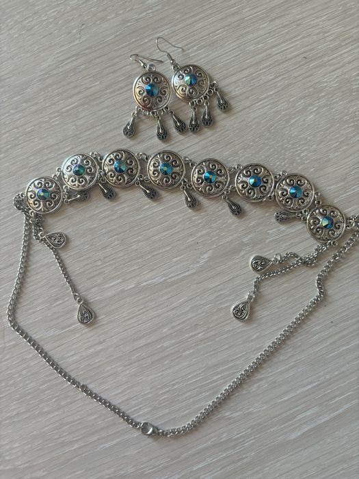 Шекелік пен сырға. Таққанда әдемі болып тұрады