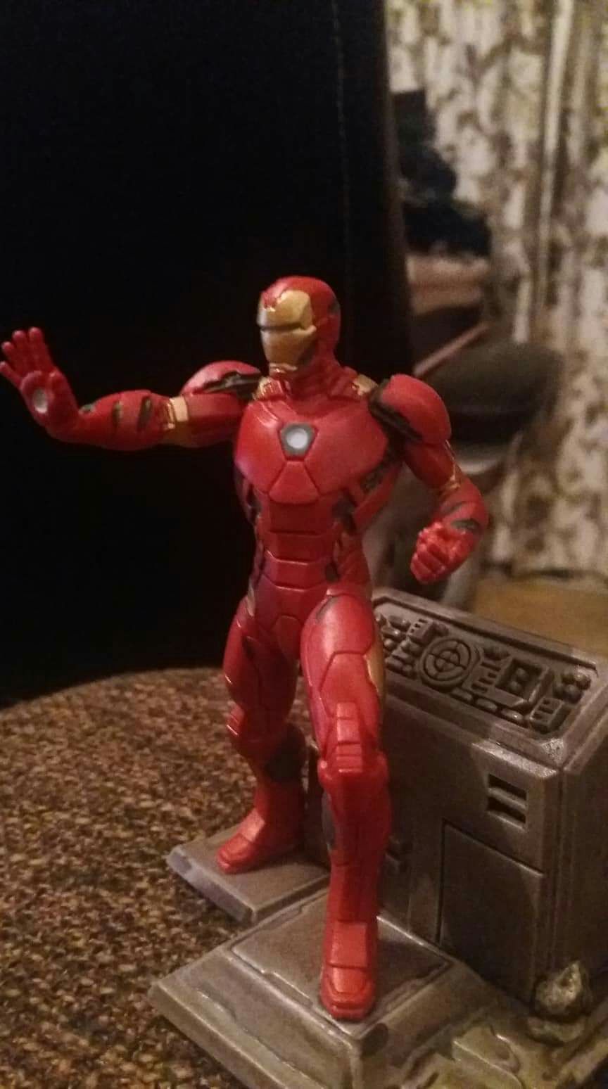 Iron man фигурка