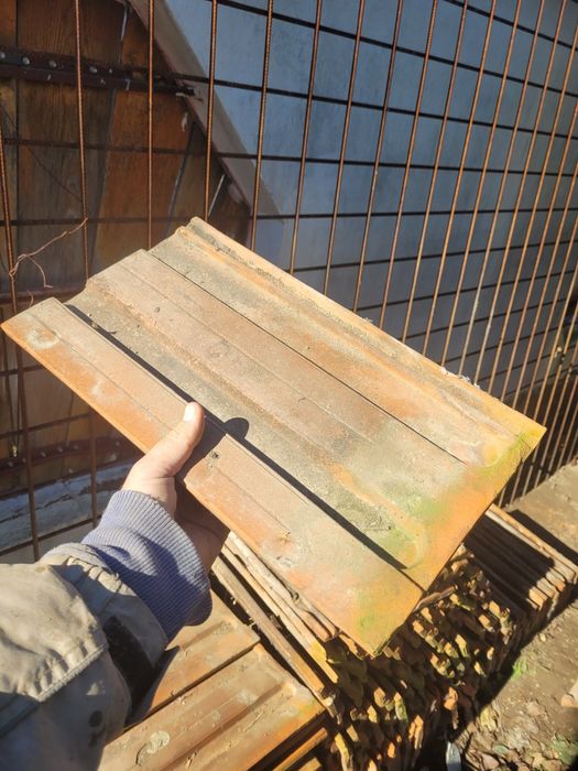 Vând țiglă bună.