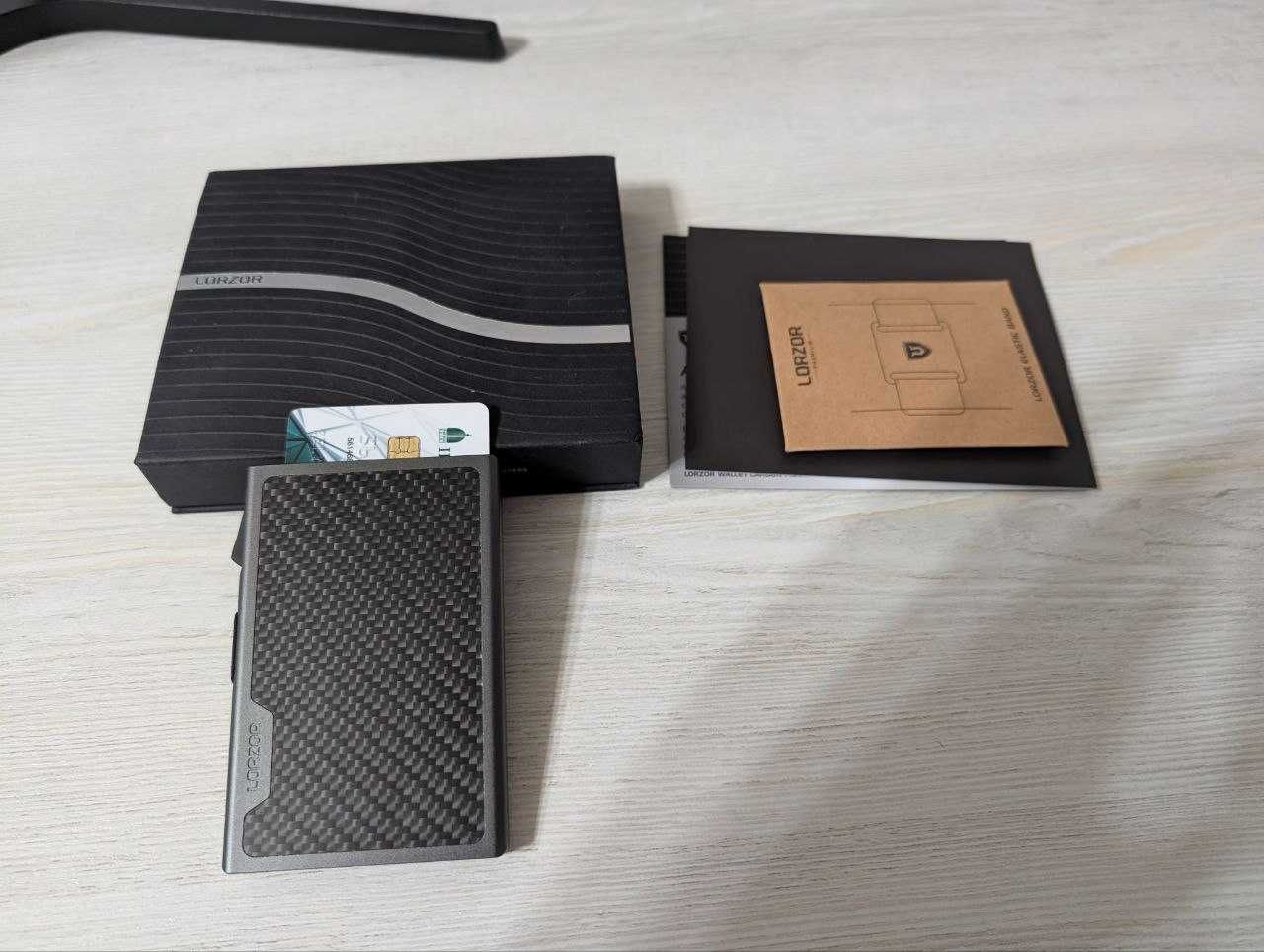 Карбоновый кардхолдер LORZOR (Kickstarter Edition)