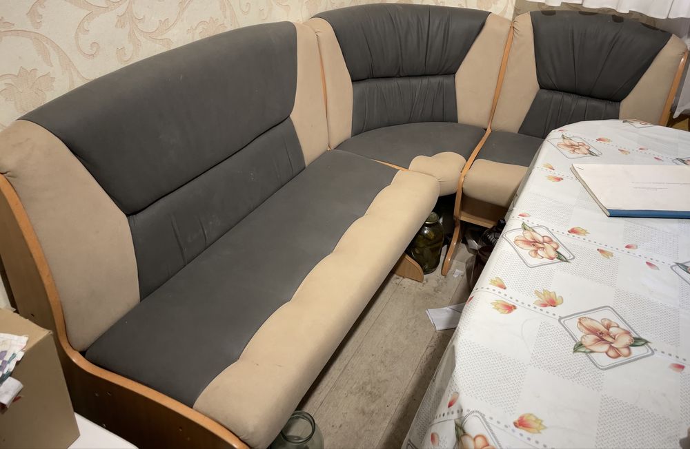 Продам кухонный угловой диван