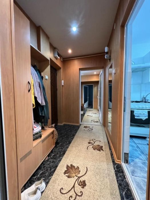 Închiriez apartament cu 3 camere