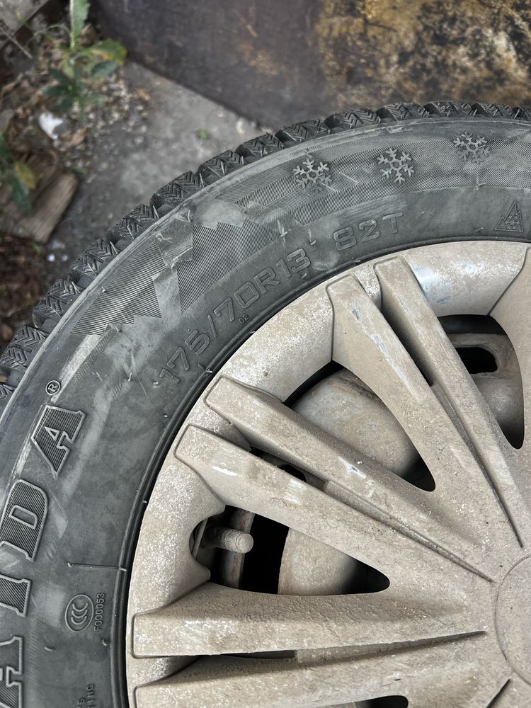 Продам зимний 175/70/14