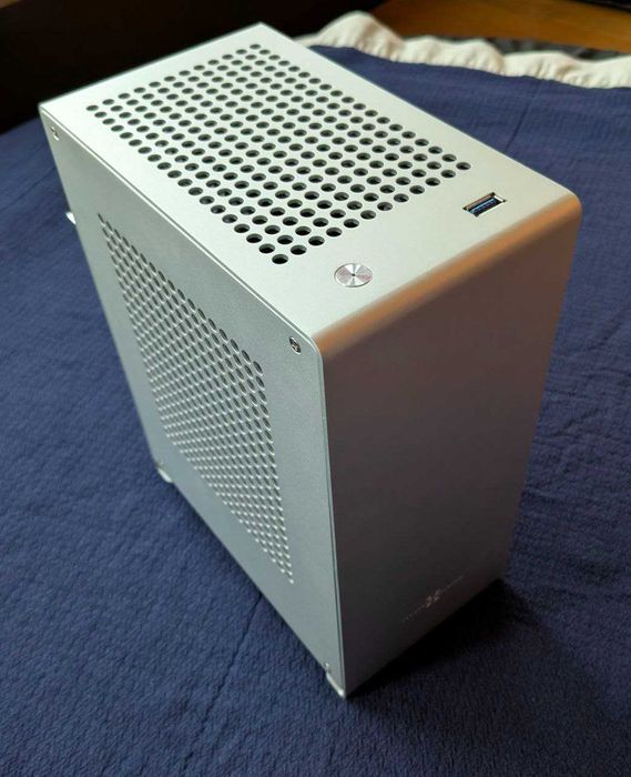 Ултракомпактна компютърна кутия SFF 5л, като Apple. Mini ITX Flex 1U