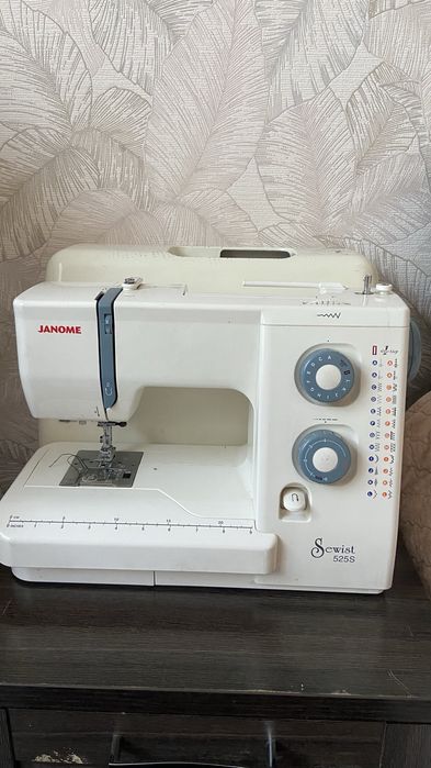Швейная машинка Janome