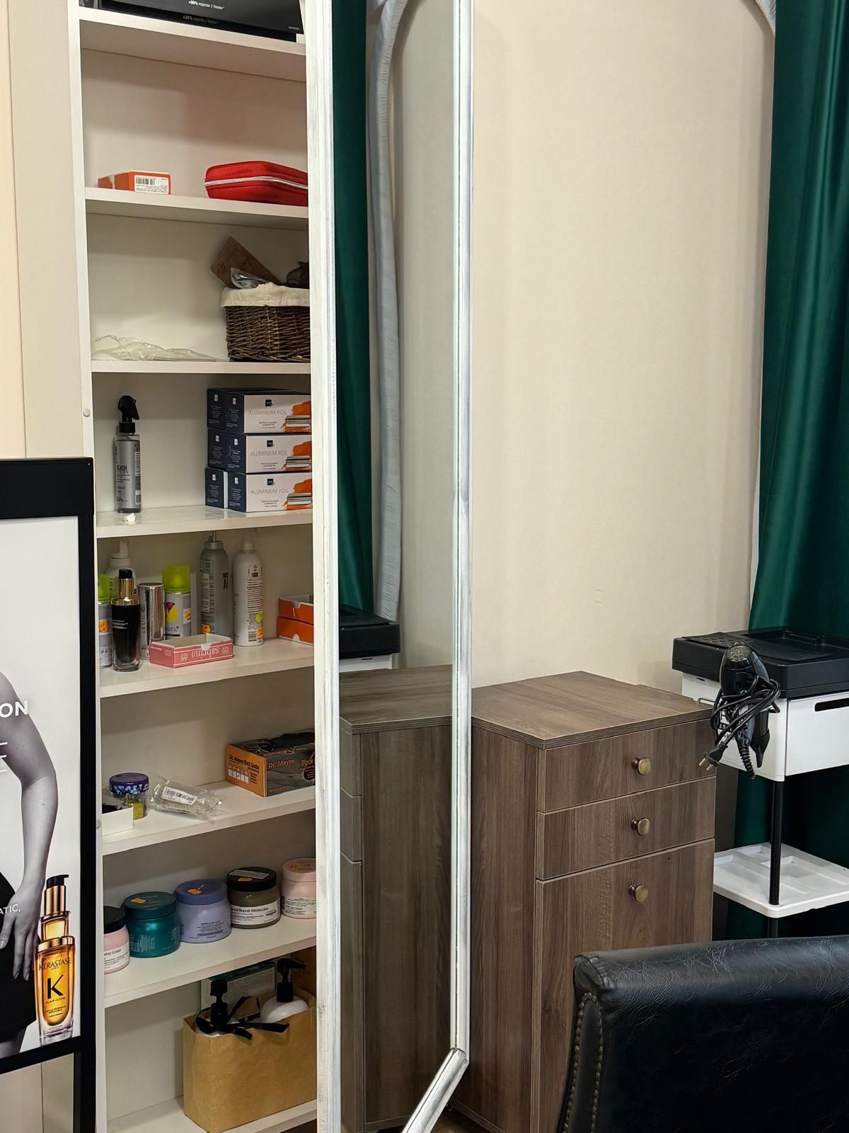 Ucenic / comoda ideal pentru salon