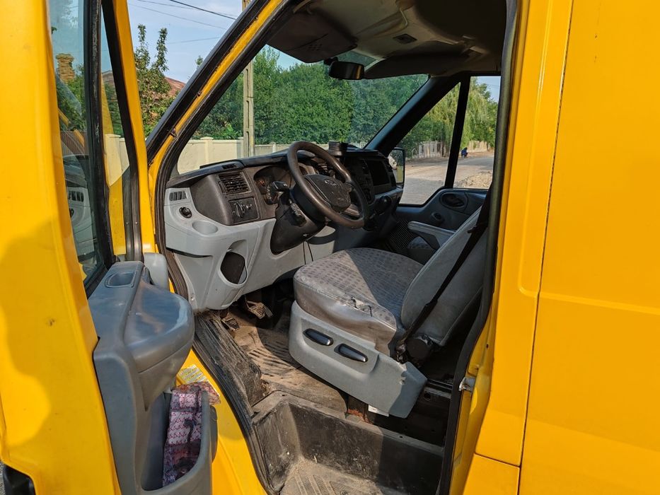 Vînd sau schimb duba. Ford