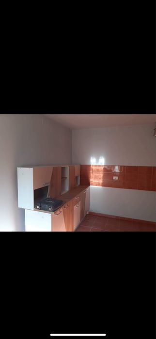 Inchiriez apartament la casa