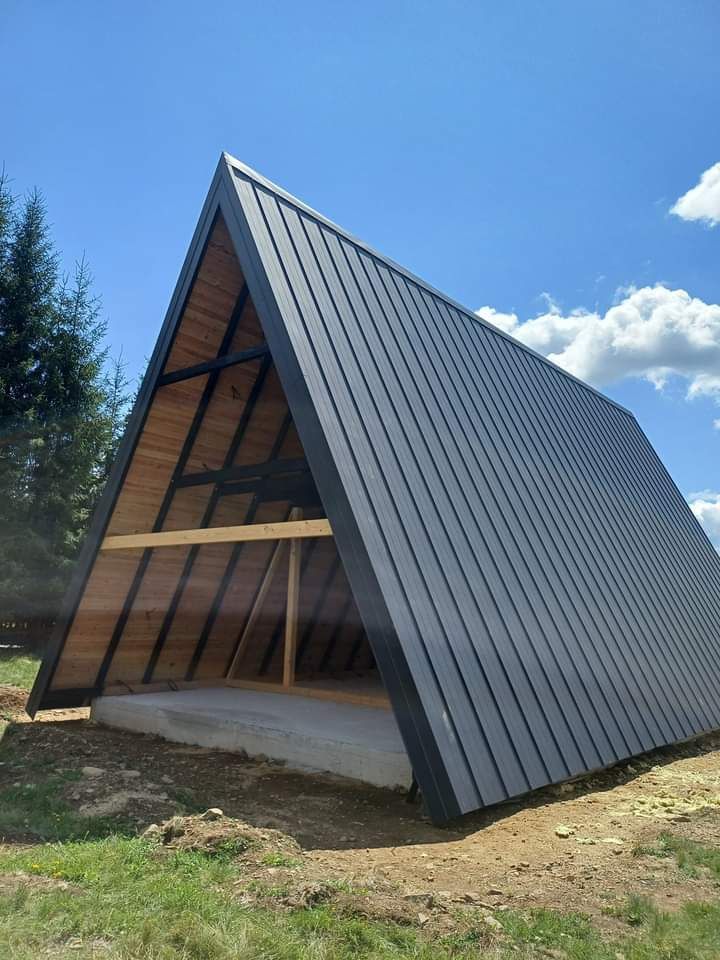 Cabane de lemn cu două dormitoare baie bucătărie