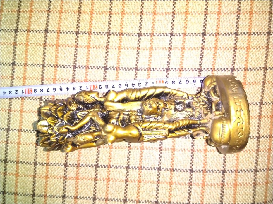 Много красиви гипсови свещници