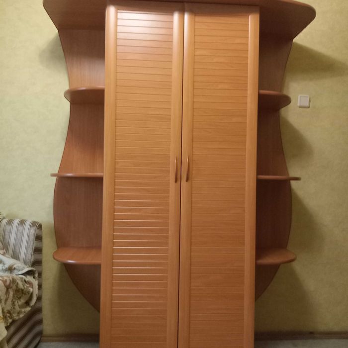 Продается красивый и вместительный шкаф