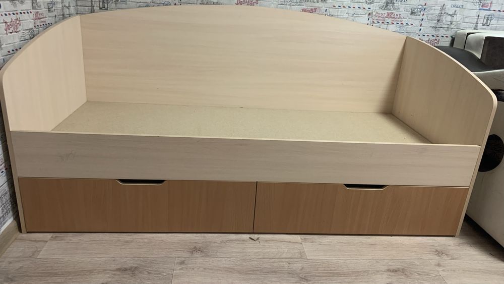 Кровать в отличном состояний