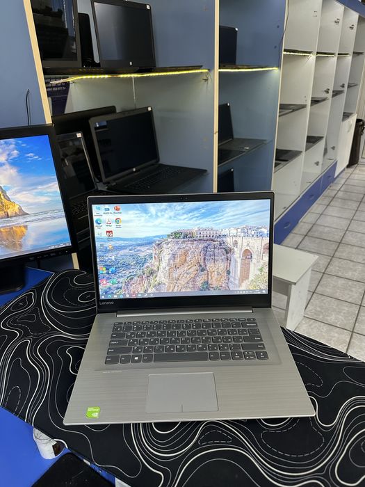 Lenovo Core i5-8250 ОЗУ-8ГБ ССД-256ГБ емкость 84% в хорошем состоянии