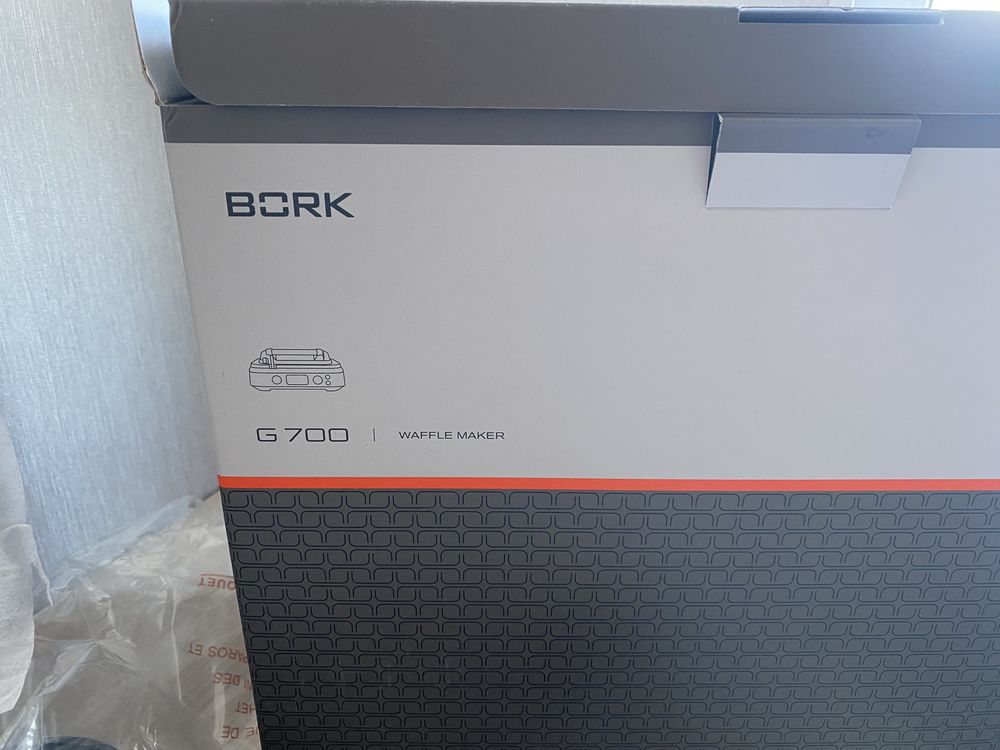 Вафельница BORK G-700