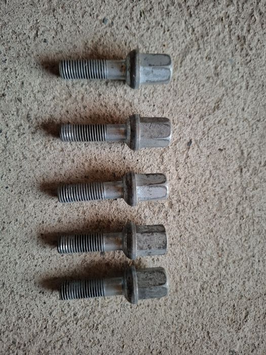 Продам болты от мерса