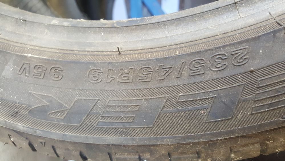 Гуми 235 45 19 4 броя бриджстон