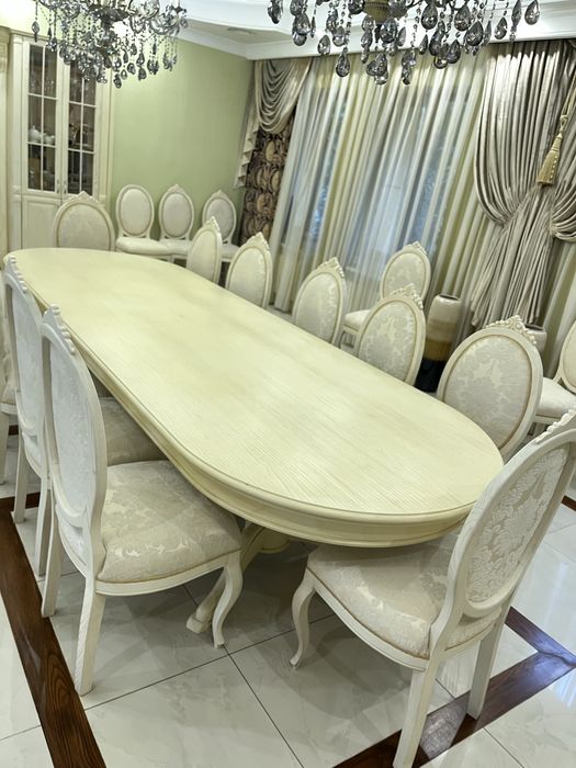 Столовый комплект мебели из дерева