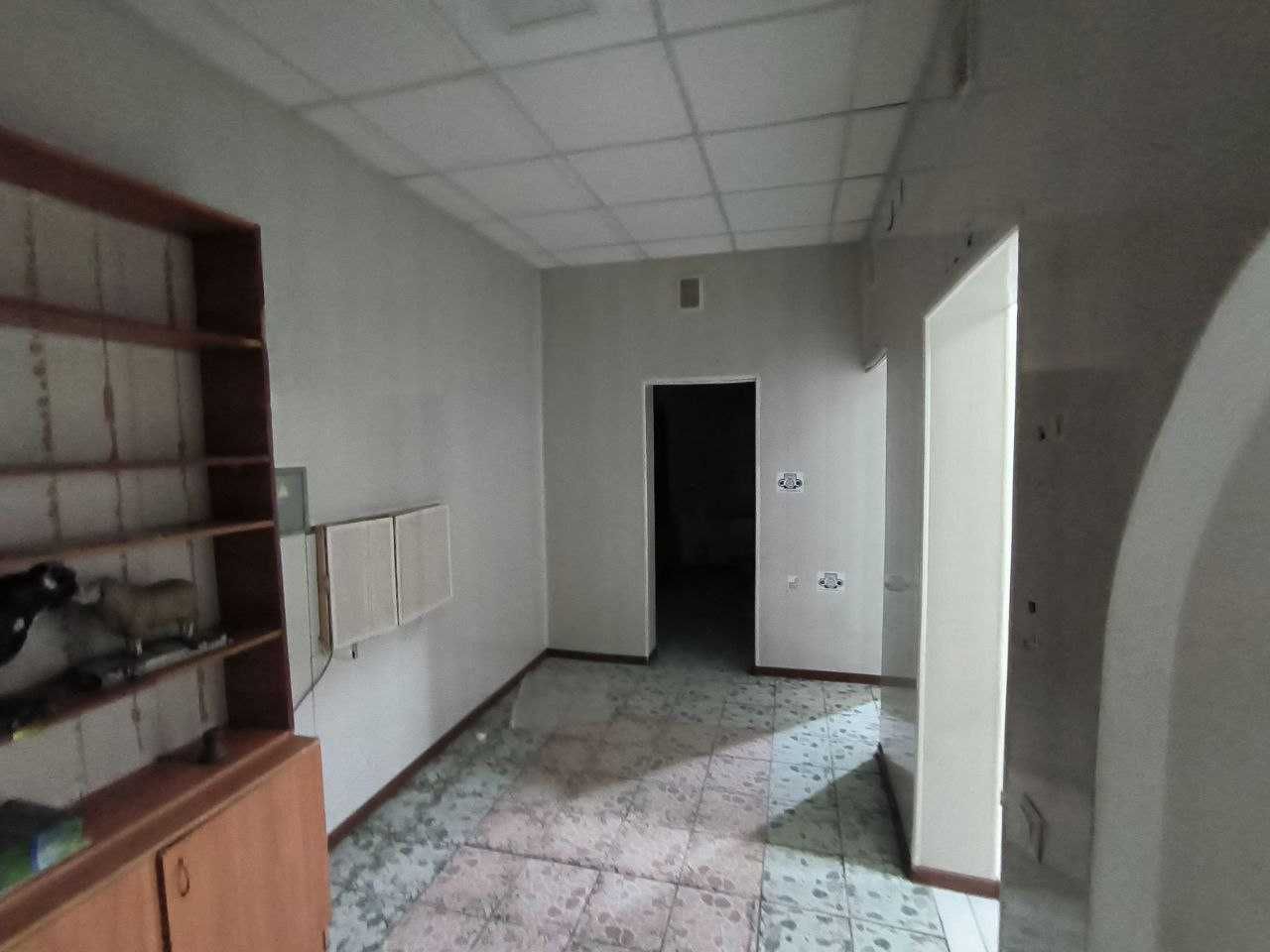 Ijara ofis, ombor, dokon uchun 123 m2 Furqat bog'i oldida joylashgan