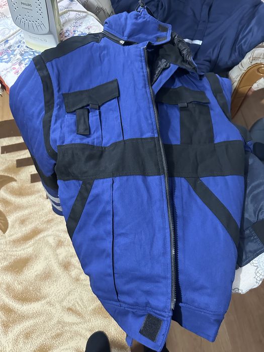 Pantaloni, bluze si geci  noi de munca